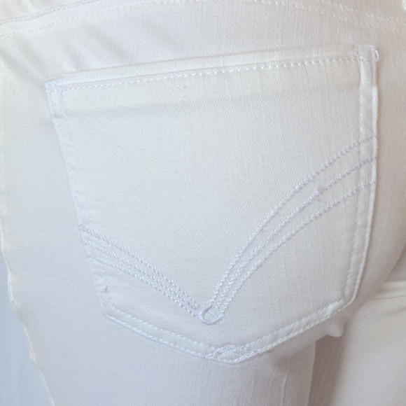 SALE!!! DEMOCRACY Jean Tummy Control Size 6 Skimmer Capri White Embroidered NWOT - Picture 8 of 10